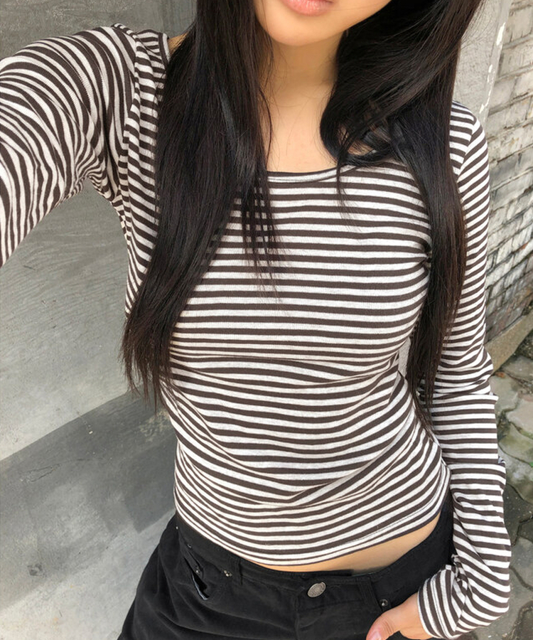 이본 스트라이프 라운드넥 슬림핏 긴팔 티셔츠 밤색