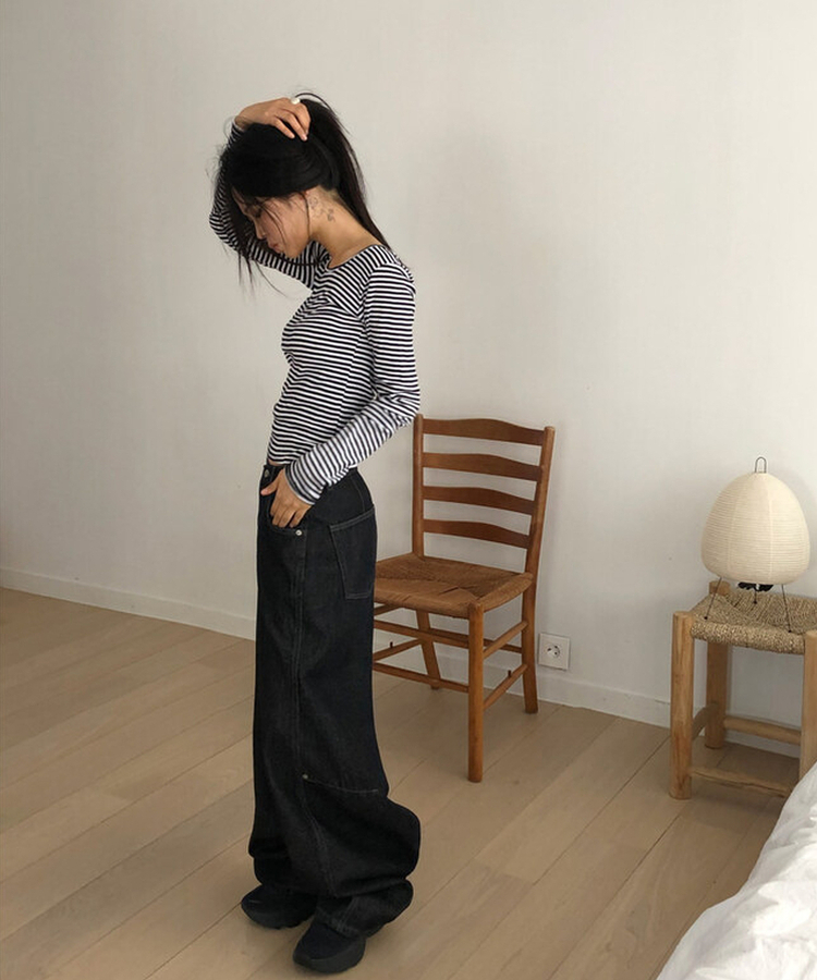 이본 스트라이프 라운드넥 슬림핏 긴팔 티셔츠 검정