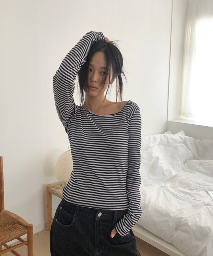 이본 스트라이프 라운드넥 슬림핏 긴팔 티셔츠 검정