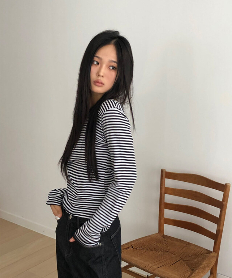 이본 스트라이프 라운드넥 슬림핏 긴팔 티셔츠 검정