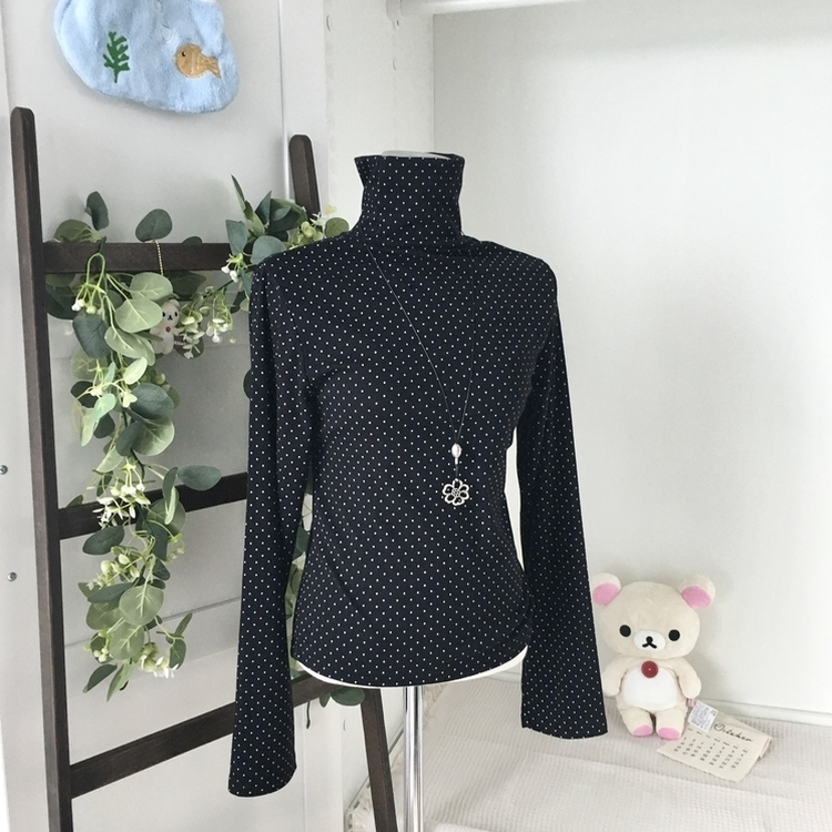 국내제작 완전 부드러운 낙낙핏 부들부들 도트 목폴라 긴팔 티셔츠