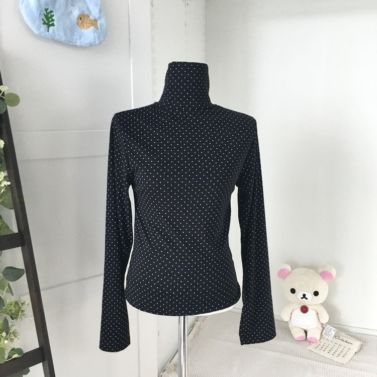 국내제작 완전 부드러운 낙낙핏 부들부들 도트 목폴라 긴팔 티셔츠