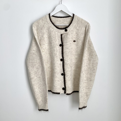 부드럽고 폭닥한 배색 단추포인트 라운드 겨울 여리여리 울가디건