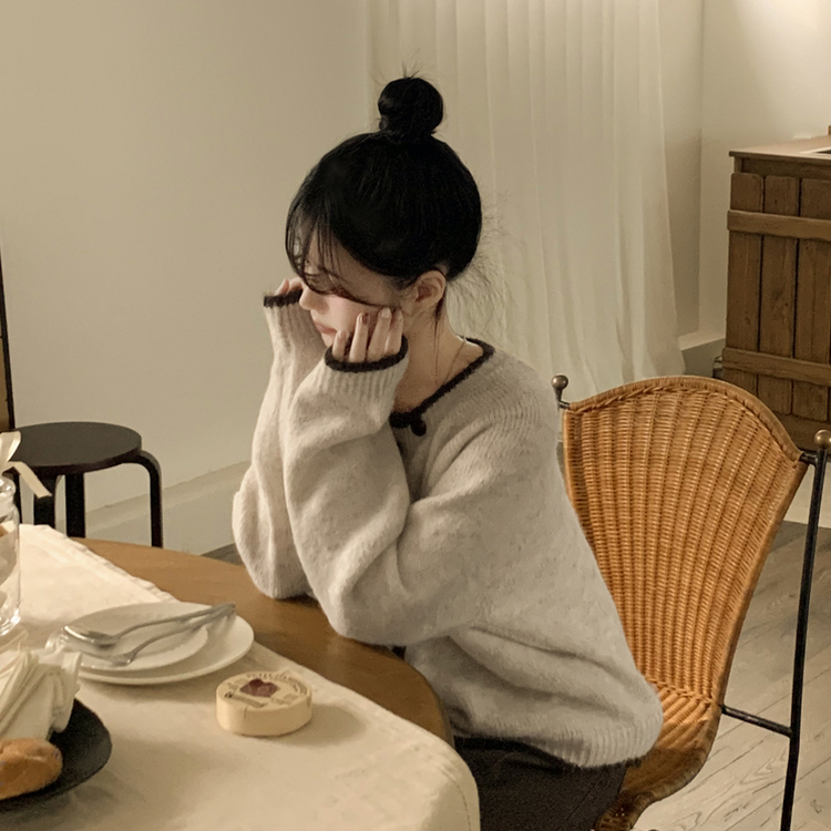 부드럽고 폭닥한 배색 단추포인트 라운드 겨울 여리여리 울가디건 아이보리