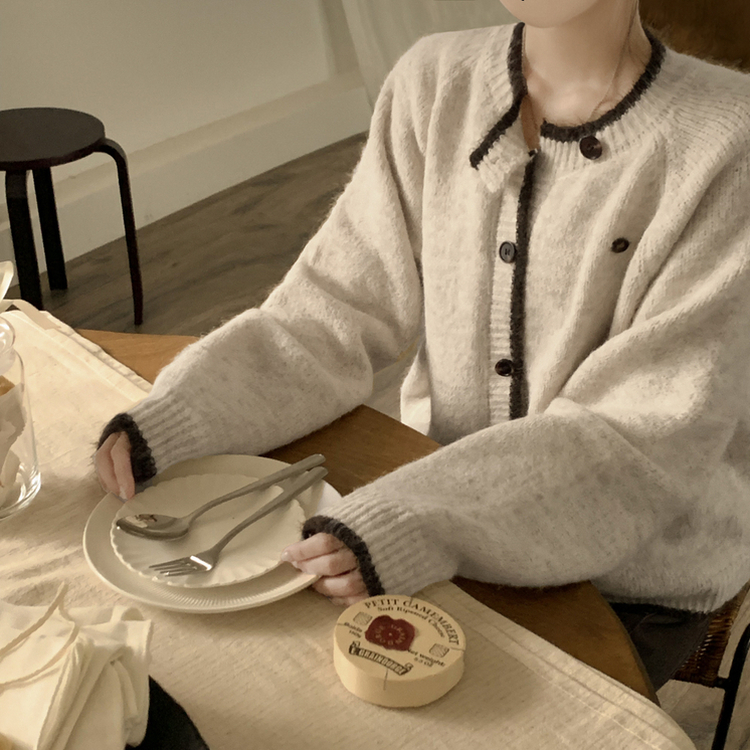 부드럽고 폭닥한 배색 단추포인트 라운드 겨울 여리여리 울가디건 아이보리