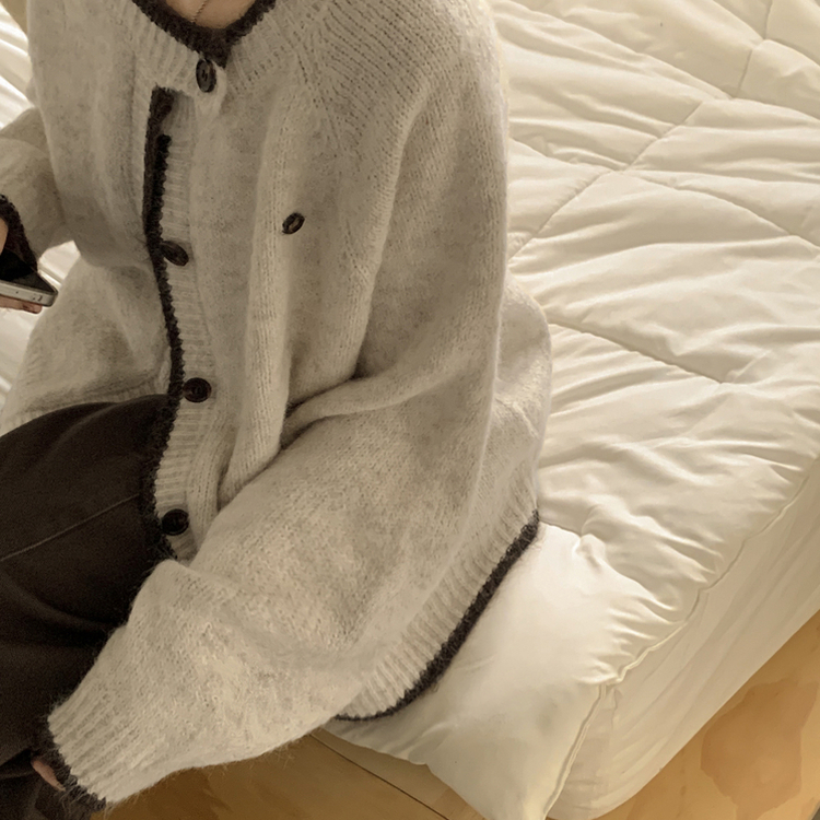 부드럽고 폭닥한 배색 단추포인트 라운드 겨울 여리여리 울가디건 아이보리