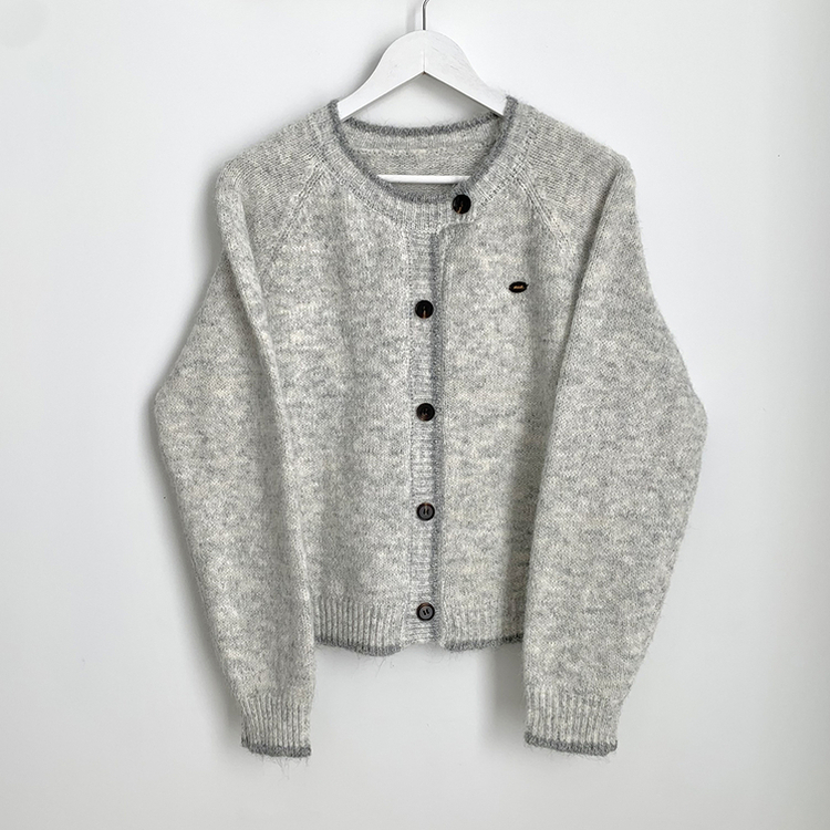 부드럽고 폭닥한 배색 단추포인트 라운드 겨울 여리여리 울가디건