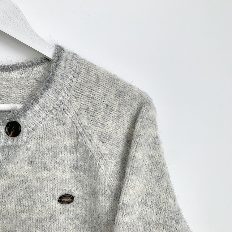 부드럽고 폭닥한 배색 단추포인트 라운드 겨울 여리여리 울가디건