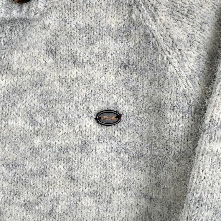 부드럽고 폭닥한 배색 단추포인트 라운드 겨울 여리여리 울가디건