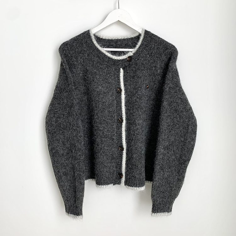부드럽고 폭닥한 배색 단추포인트 라운드 겨울 여리여리 울가디건
