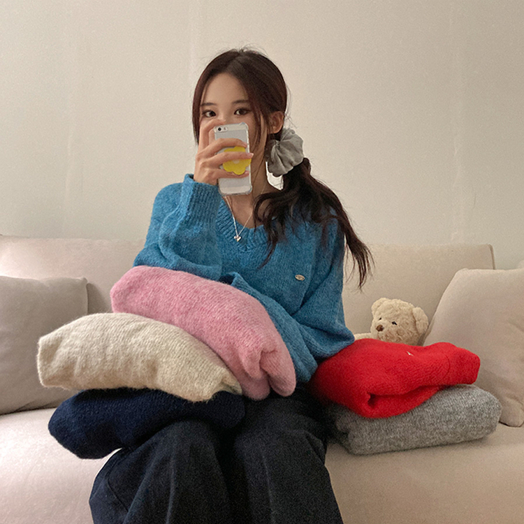 크레파스 알파카 모헤어 울 브이넥 루즈핏 니트 블루