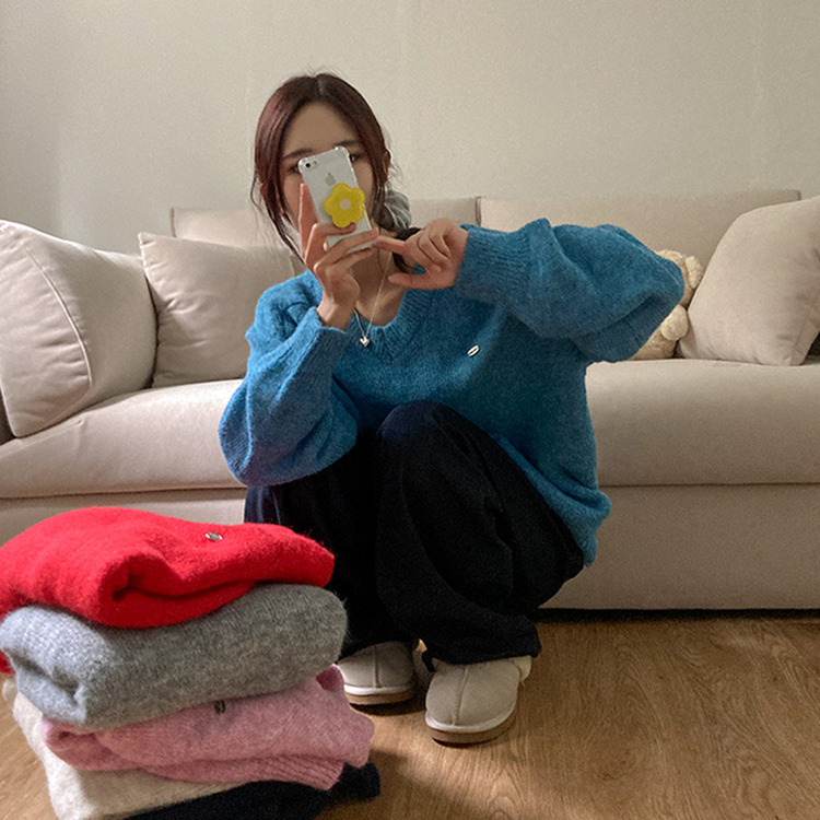 크레파스 알파카 모헤어 울 브이넥 루즈핏 니트 블루