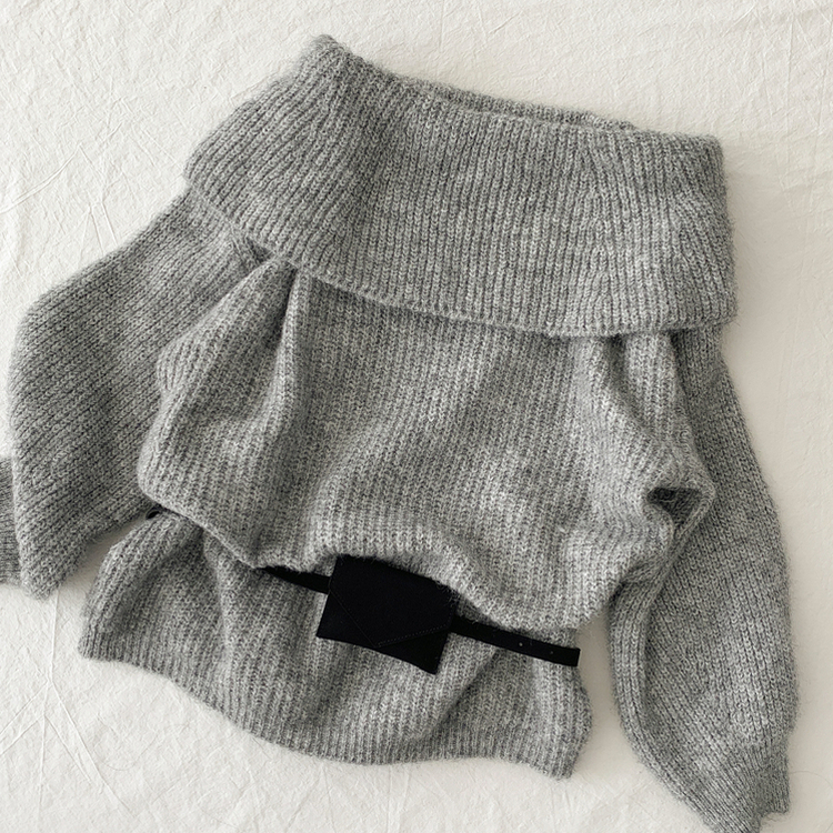 레이티 보카시 여리 오버핏 오프숄더 니트