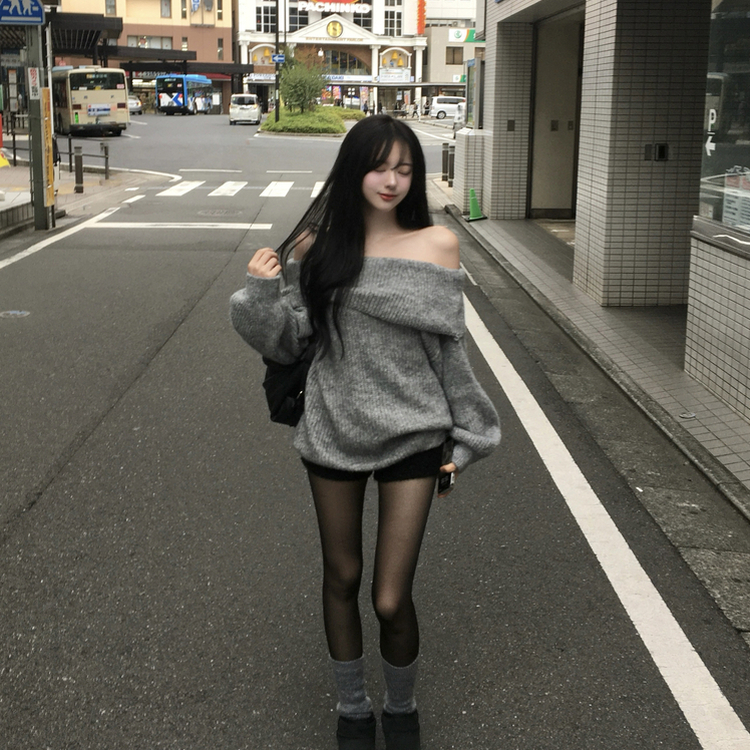 레이티 보카시 여리 오버핏 오프숄더 니트 그레이