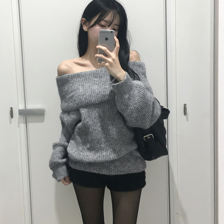 레이티 보카시 여리 오버핏 오프숄더 니트 그레이