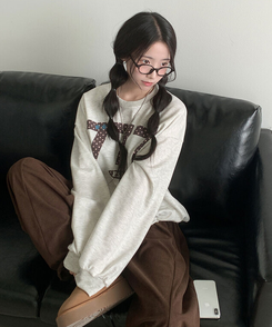 ナンバーレタリングラウンドトレーナー OATMEAL