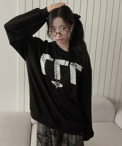 ナンバーレタリングラウンドトレーナー BLACK