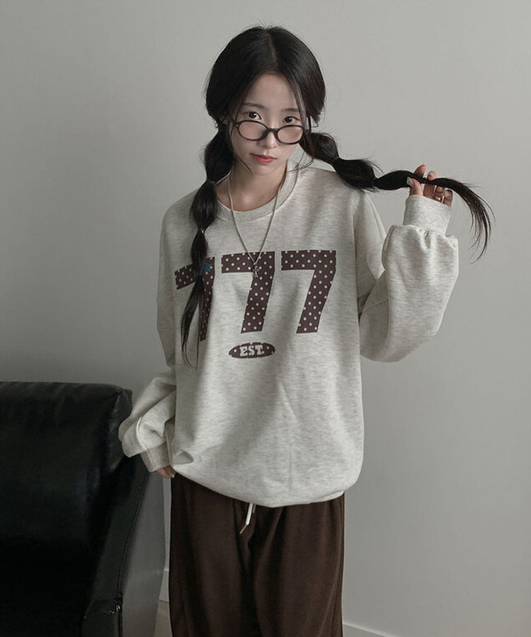 ナンバーレタリングラウンドトレーナー OATMEAL