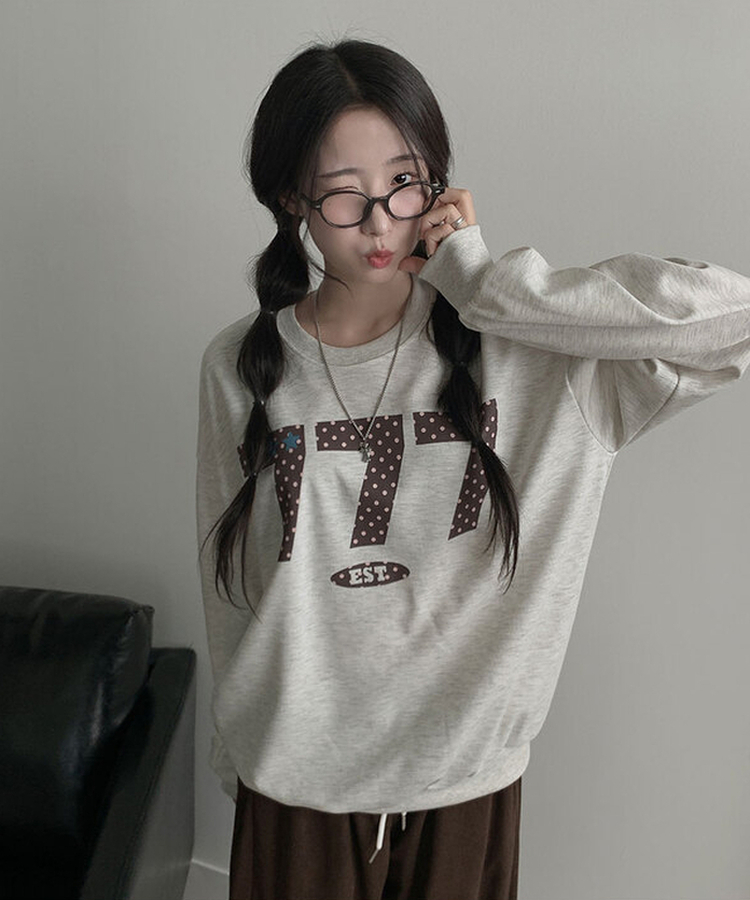 ナンバーレタリングラウンドトレーナー OATMEAL