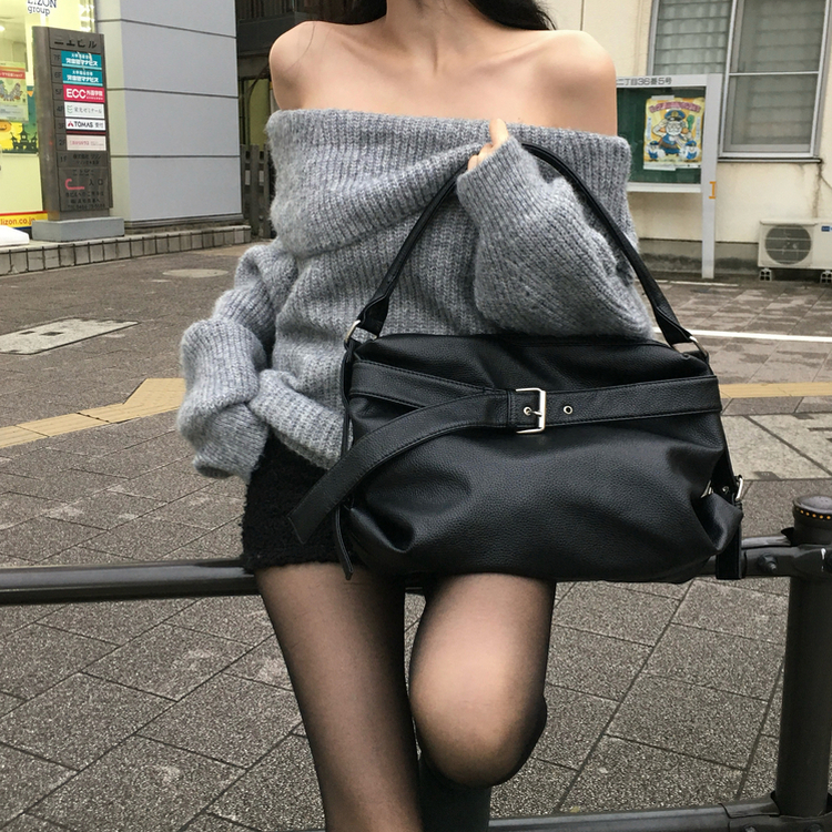 バックルレザークロスショルダーバッグ BLACK