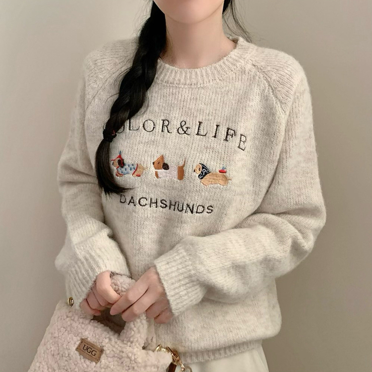 댕댕통통 자수 라운드넥 긴팔 니트 강아지 멍멍이 겨울 상의 겨울옷 크리스마스 연말룩 아이보리