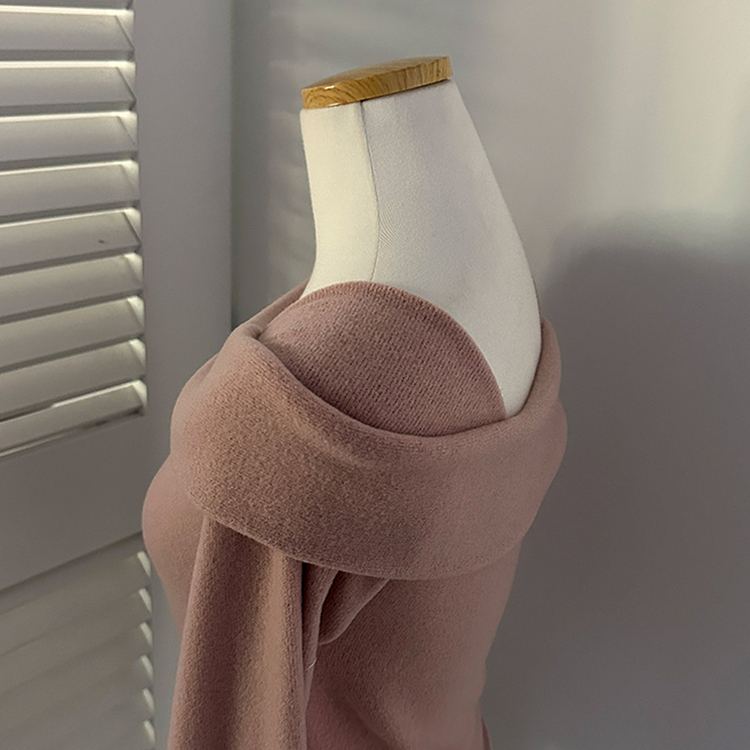 オフショルダークロップ長袖Tシャツ