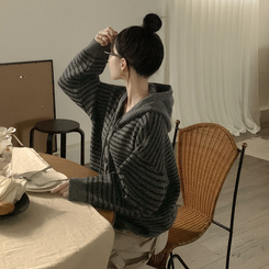 폭닥따뜻 배색 단가라 스트라이프 버튼 오버핏 울 후드 니트가디건 먹색