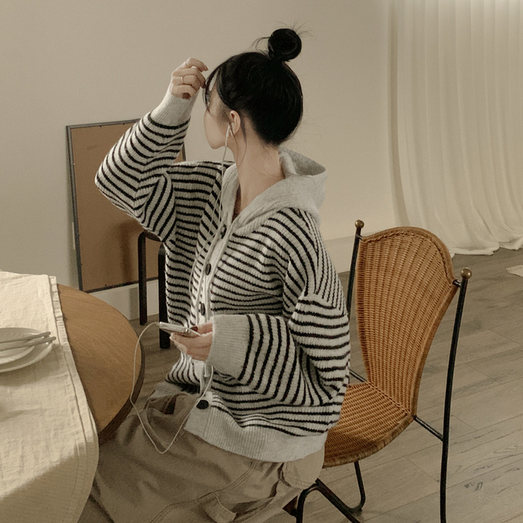 폭닥따뜻 배색 단가라 스트라이프 버튼 오버핏 울 후드 니트가디건 그레이