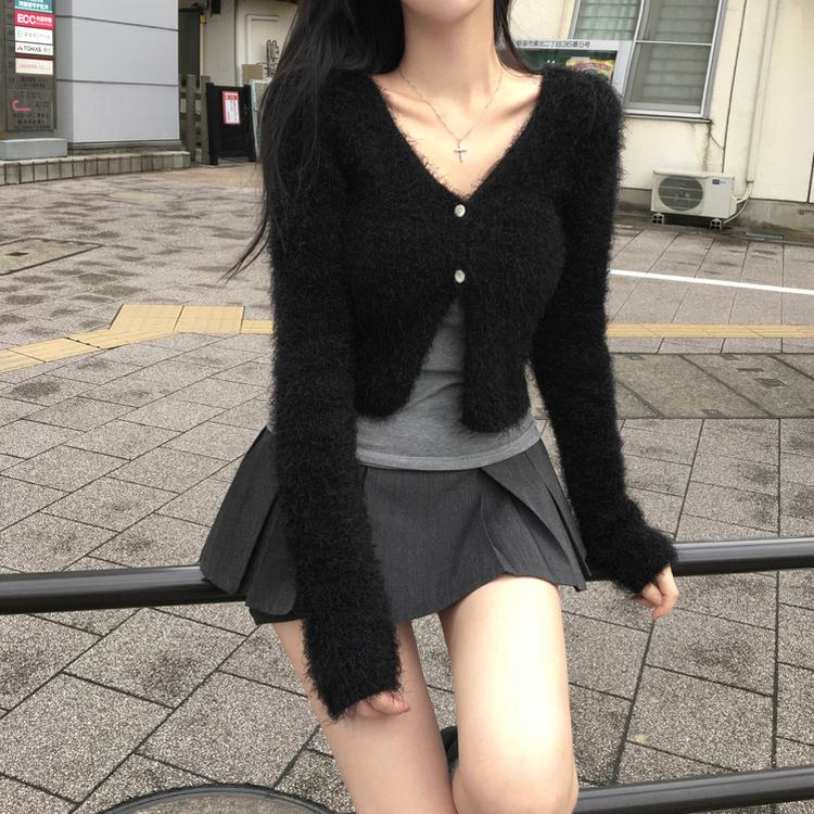 에니프 솔잎 퍼 아크릴 세미 크롭 슬림핏 가디건 블랙