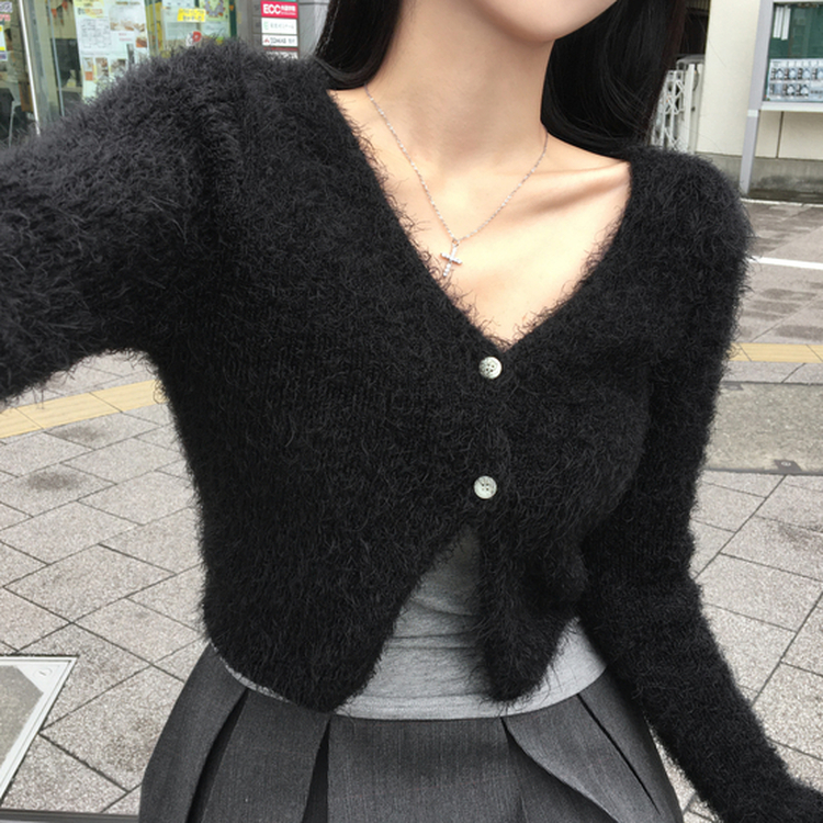 에니프 솔잎 퍼 아크릴 세미 크롭 슬림핏 가디건 블랙