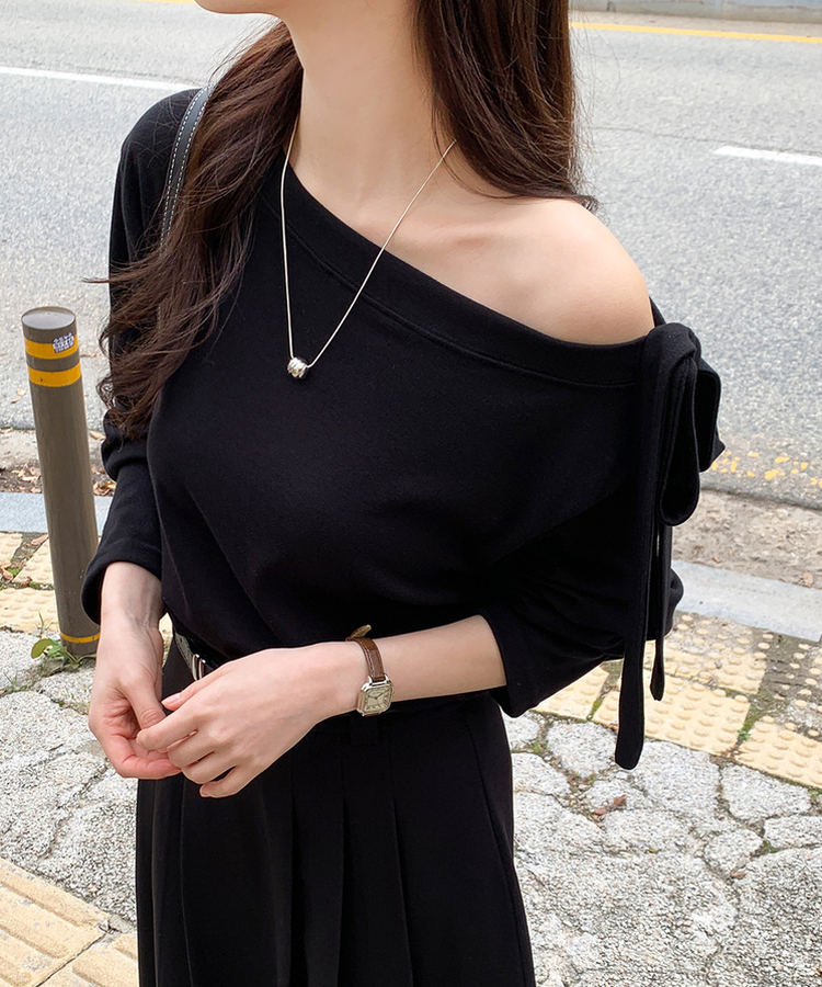 ストラップオフショルダーTシャツ｜長袖Tシャツ｜韓国ファッション通販