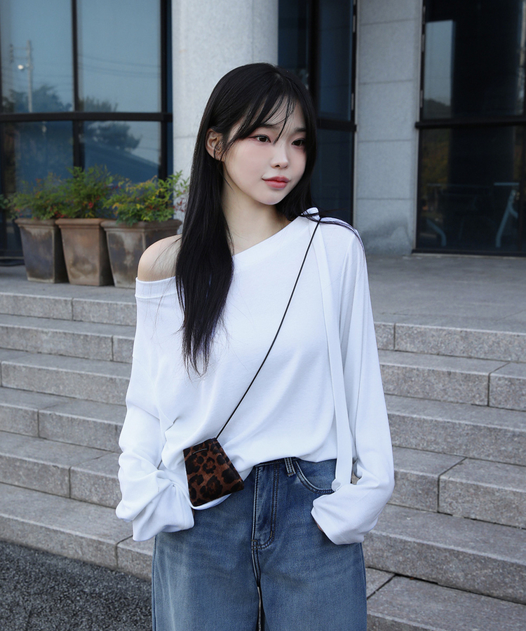 ストラップオフショルダーTシャツ｜長袖Tシャツ｜韓国ファッション通販
