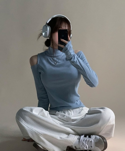 ショルダースリットウォーマーハイネック長袖Tシャツ(5color) SKY BLUE