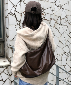 フェイクレザーショルダークロスバッグ BROWN