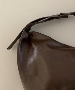 フェイクレザーショルダークロスバッグ