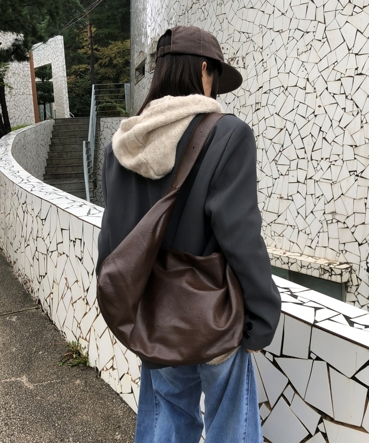 フェイクレザーショルダークロスバッグ BROWN