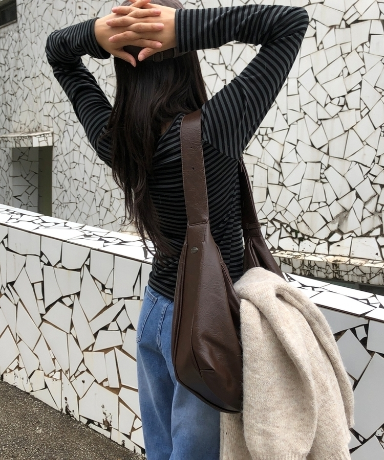 フェイクレザーショルダークロスバッグ BROWN