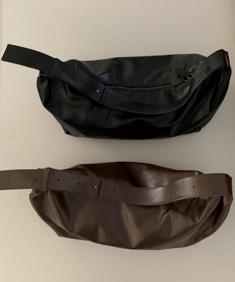 フェイクレザーショルダークロスバッグ