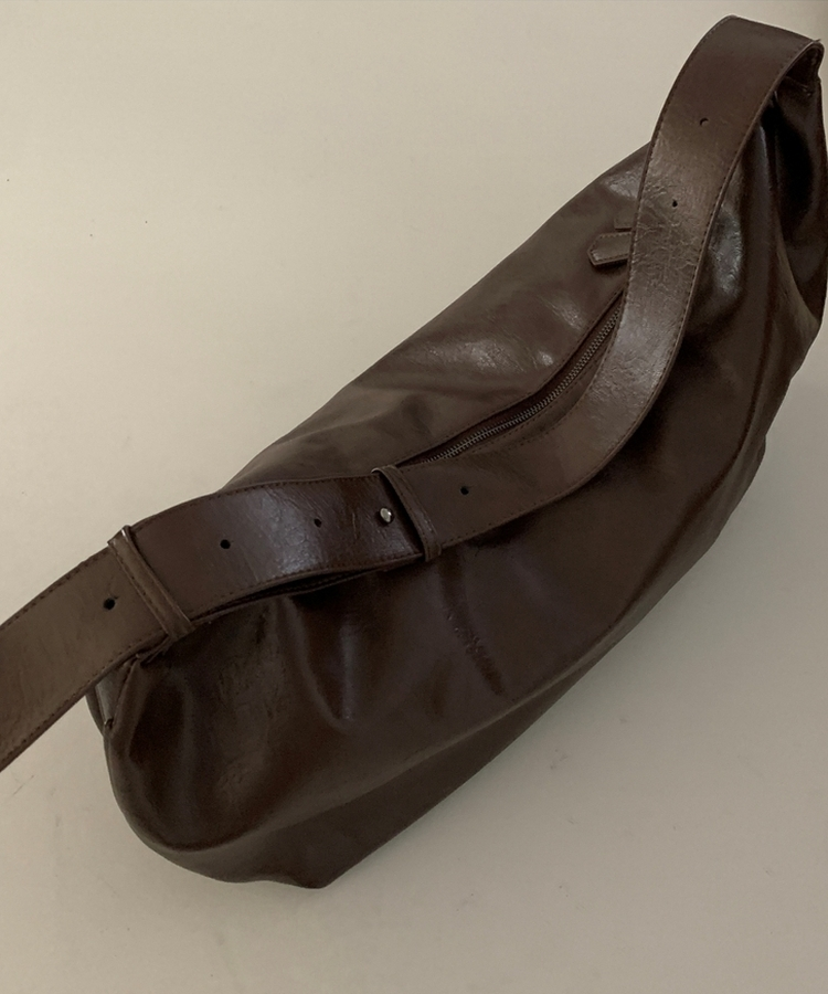 フェイクレザーショルダークロスバッグ