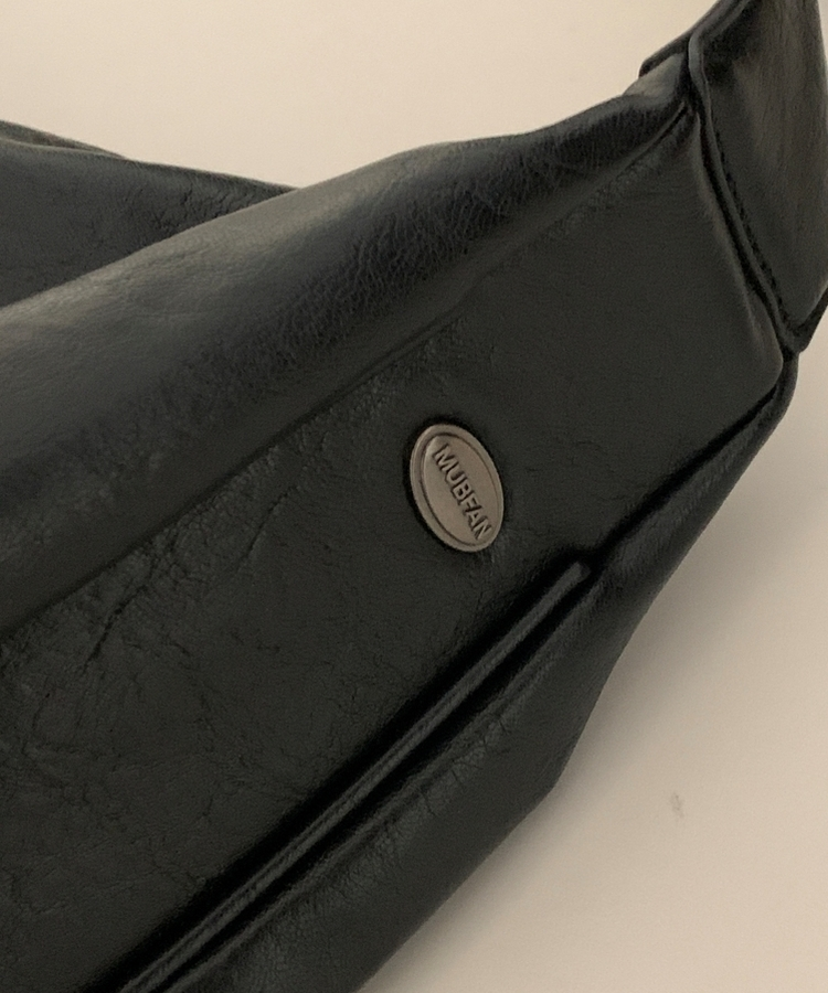 フェイクレザーショルダークロスバッグ