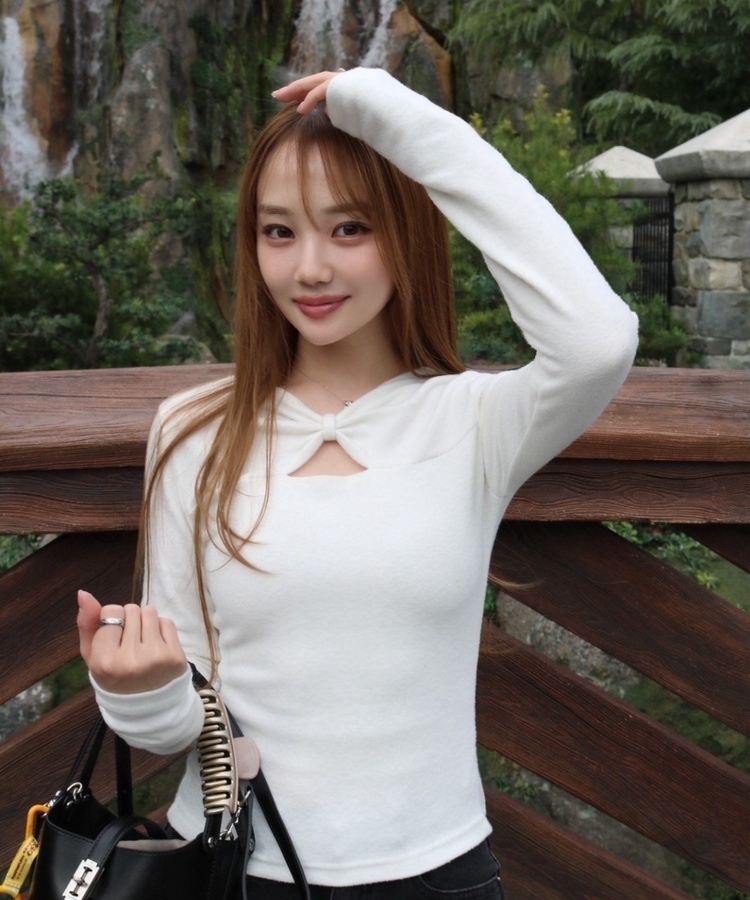 리본 트임 긴팔티셔츠 아이보리