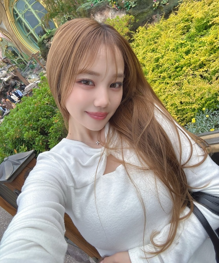 리본 트임 긴팔티셔츠 아이보리