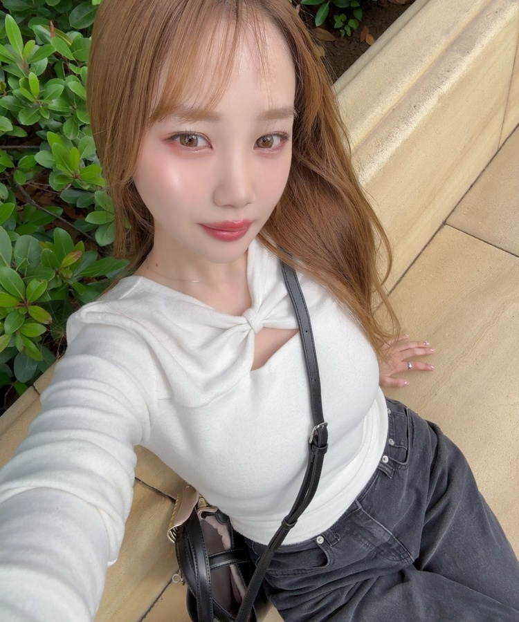 리본 트임 긴팔티셔츠 아이보리