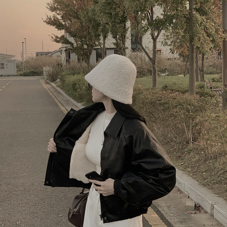 레더 아방핏 겨울 크롭자켓 양털 퍼안감 가죽점퍼 블랙