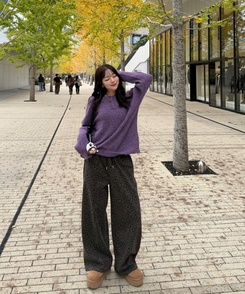 패치 포인트 부클 라운드넥 니트 딥퍼플