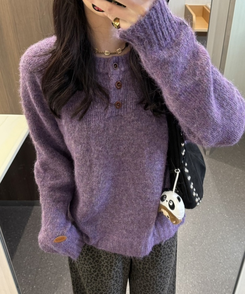 패치 포인트 부클 라운드넥 니트 딥퍼플