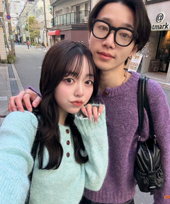 패치 포인트 부클 라운드넥 니트 소라