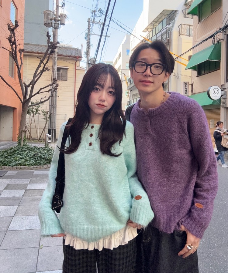 패치 포인트 부클 라운드넥 니트 소라