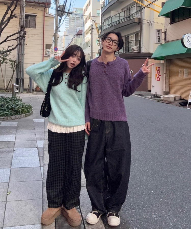 패치 포인트 부클 라운드넥 니트 소라