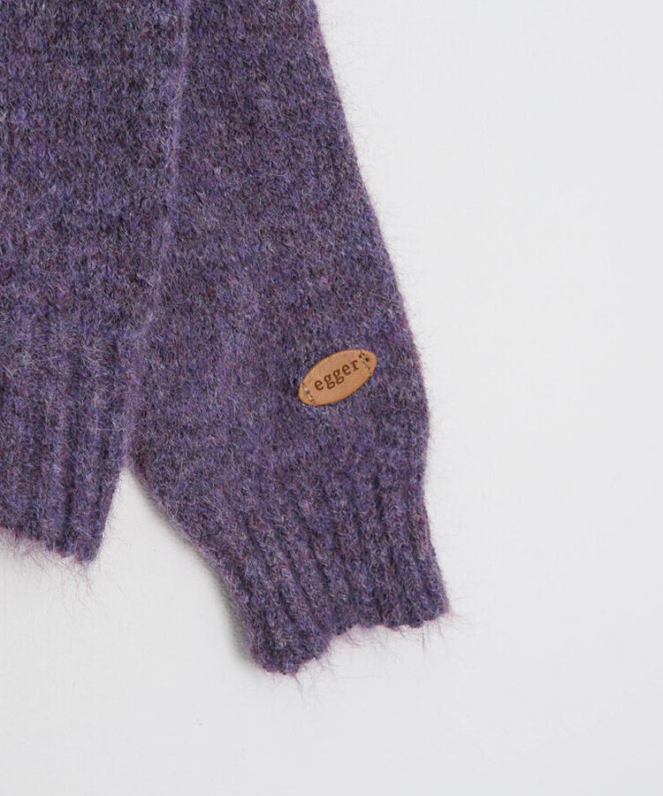 패치 포인트 부클 라운드넥 니트